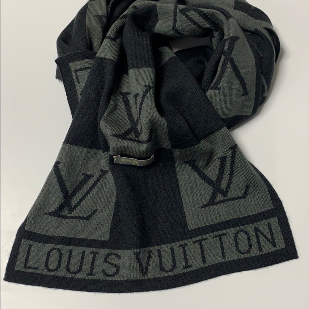 Louis Vuitton scarf - Picture 2 of 7